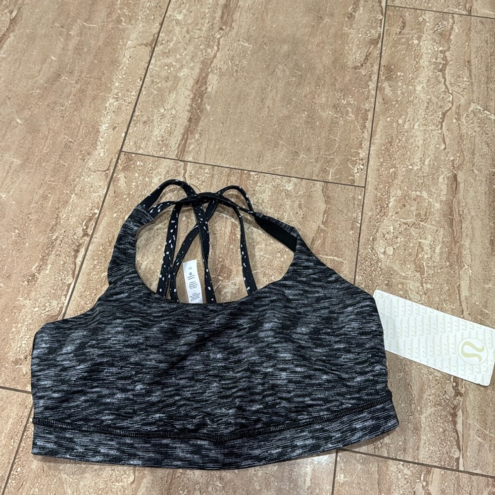 Lululemon Sports Bra
Size 10
Good cond